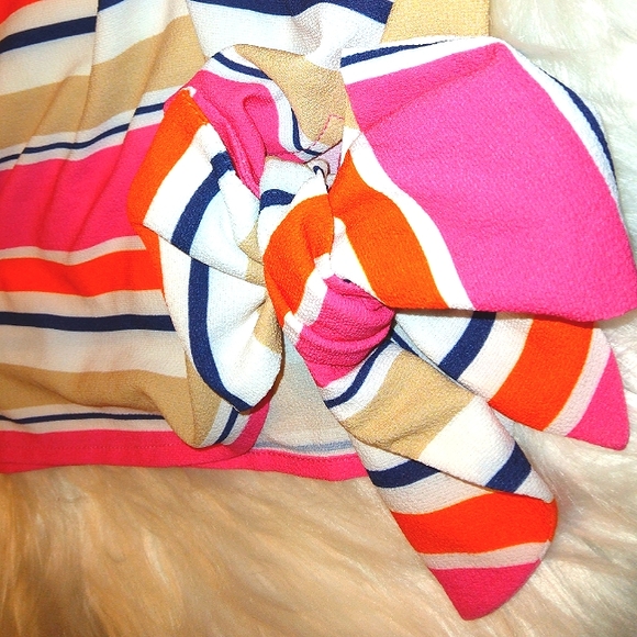 Like New MICHAEL KORS Women's Sporty Striped Side Tie top~Medium~ - Picture 3 of 16